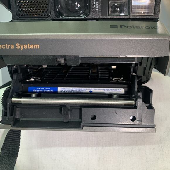 Polaroid Spectra System With Adjustable Strap Instant Film Camera TESTED - Picture 5 of 8